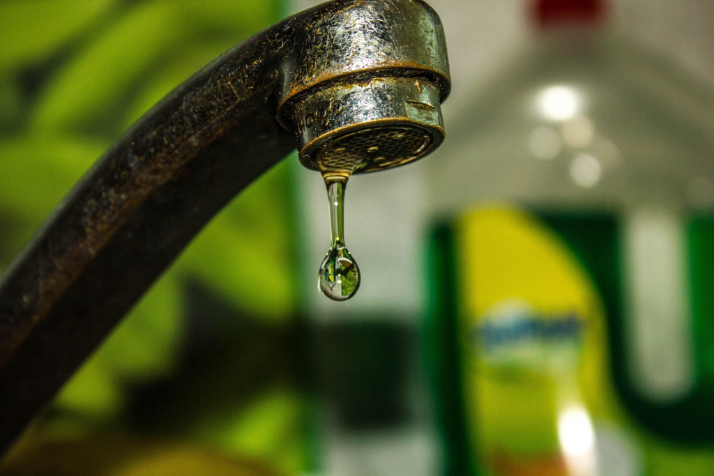 plumbing warning signs, home plumbing issues, hidden plumbing problems, signs of plumbing leaks, plumbing repair alerts, plumbing maintenance tips, common plumbing failures, plumbing inspection tips, residential plumbing concerns, plumbing emergency signs